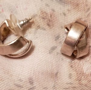 Silver 925 X pierced earrings.